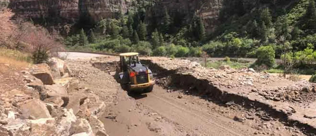 PICT 64J1 Loader works to clear a portion of Interstate 70 through Glenwood Canyon - CDOT