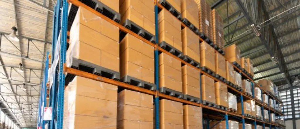 Single vs. double rivet shelving for your warehouse