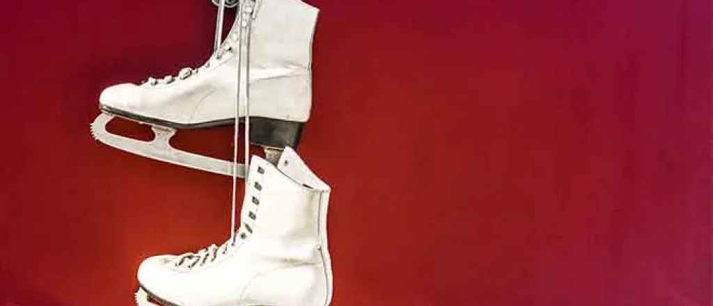 2018-12-26 PICT LP 64J1 Skates blades footwear hanging - Thomas Laukat - Pexels Skates blades footwear hanging - Thomas Laukat - Pexels