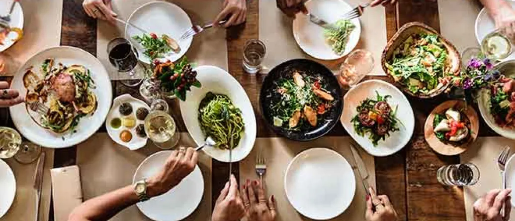 PROMO 64J1 Food - Dining Dinner Table Plates People - iStock - Rawpixel PROMO Food - Dining Dinner Table Plates People - iStock - Rawpixel