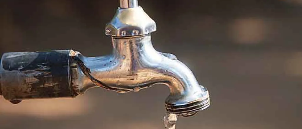 PROMO 64J1 Water - Tap Faucet Spigot Drip - iStock - Molina86