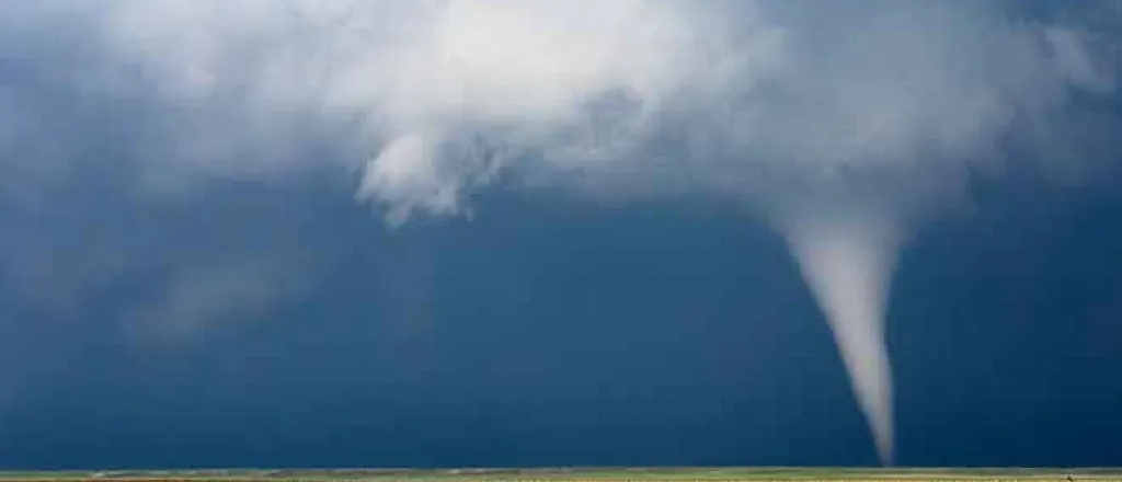 PROMO Weather - Tornado Thunderstorm - iStock mdesigner125
