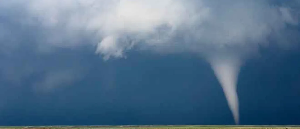 PROMO 64J1 Weather - Tornado Thunderstorm - iStock mdesigner125 PROMO Weather - Tornado Thunderstorm - iStock mdesigner125
