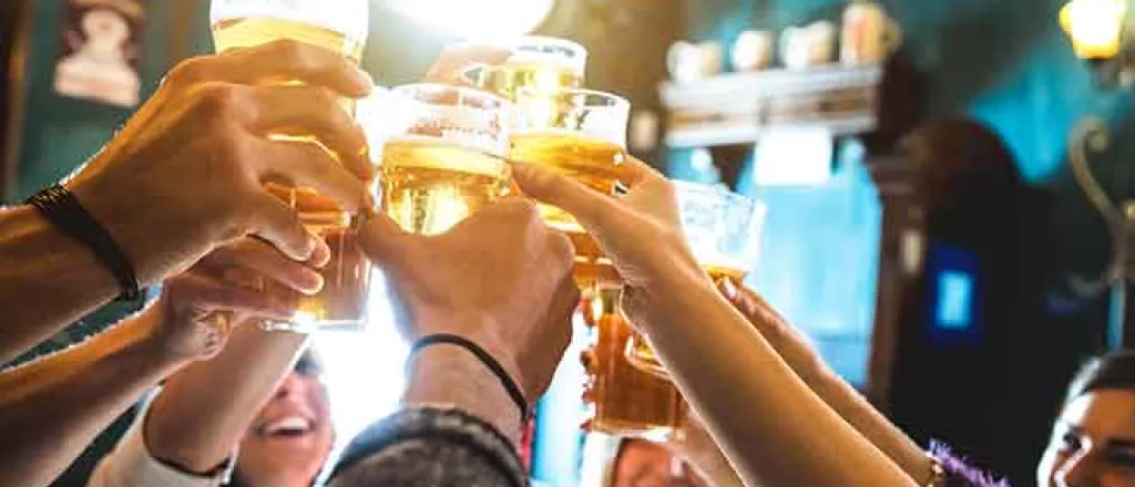 64J Miscellaneous - Celebration Alcohol Beer Glass People Pub Bar - iStock - ViewApart Miscellaneous - Celebration Alcohol Beer Glass People Pub Bar - iStock - ViewApart