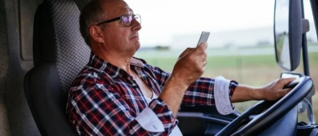 Top Causes of Distracted Driving for Truck Drivers