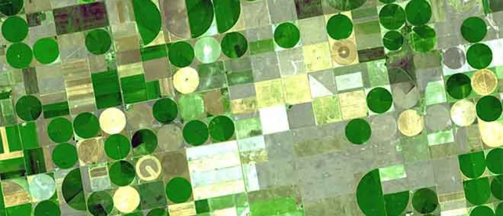 PROMO 64J1 Agriculture - Center Pivot Fields Irrigation Green Farm - flickrcc - USGS - public domain