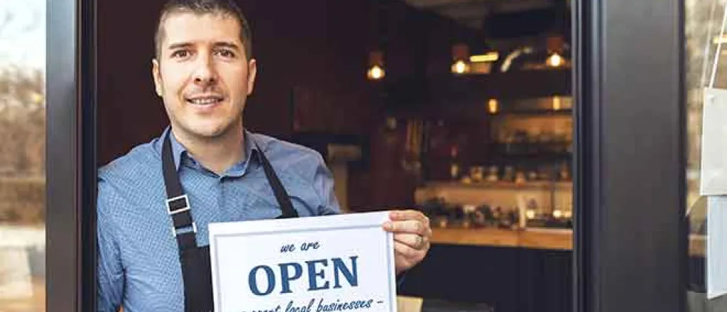 PROMO 64J1 Business - Sign Open Man Store - iStock - Dan Rentea PROMO Business - Sign Open Man Store - iStock - Dan Rentea
