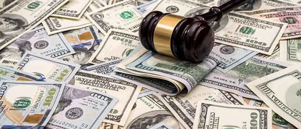PROMO Finance - Money Cash Bills Gavel Justice - iStock - alfexe