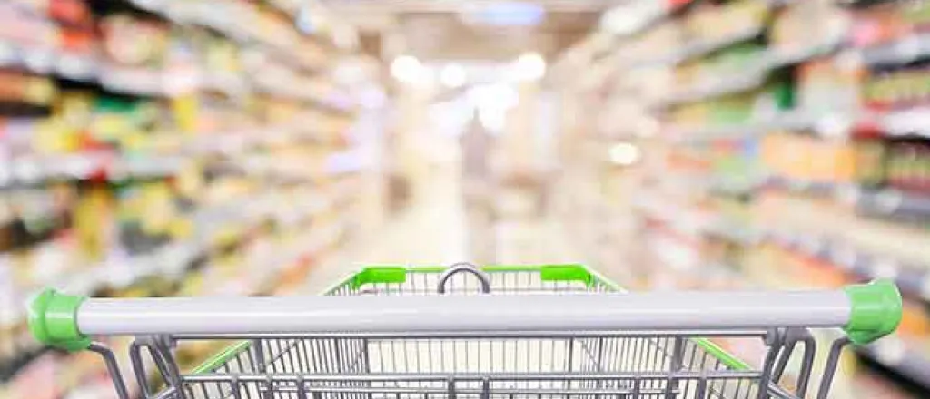 PROMO 64J1 Living - Shopping Cart Groceries Food - iStock - Kwangmoozaa