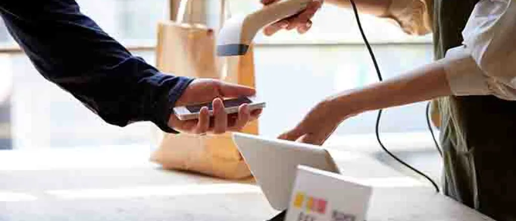 PROMO 64J1 Living - Shopping Cash Register Phone Scan - iStock - west PROMO 64J1 Living - Shopping Cash Register Phone Scan - iStock - west