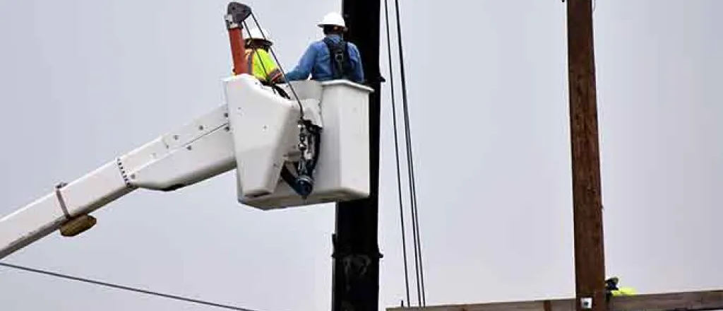 PROMO 64J1 Miscellaneous - Energy Power Electric Lineman Repair Pole Line - Chris Sorensen PROMO 64J1 Miscellaneous - Energy Power Electric Lineman Repair Pole Line - Chris Sorensen