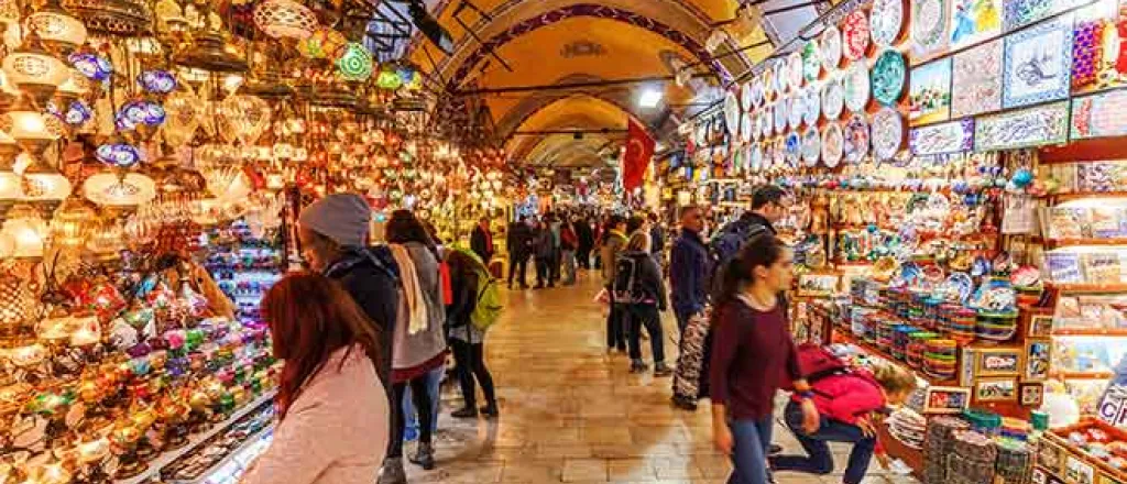 PROMO People - Market Bazaar Shopping - iStock - chris-mueller