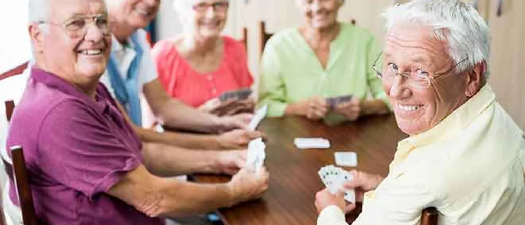 PROMO 64J1 People - Senior Citizen Cards Game - iStock - Wavebreakmedia PROMO People - Senior Citizen Cards Game - iStock - Wavebreakmedia