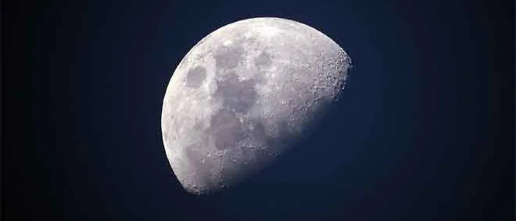 PROMO 64J1 Science - Moon Planet Earth - flickrcc - Wall Boat - public domain PROMO 64J1 Science - Moon Planet Earth - flickrcc - Wall Boat - public domain