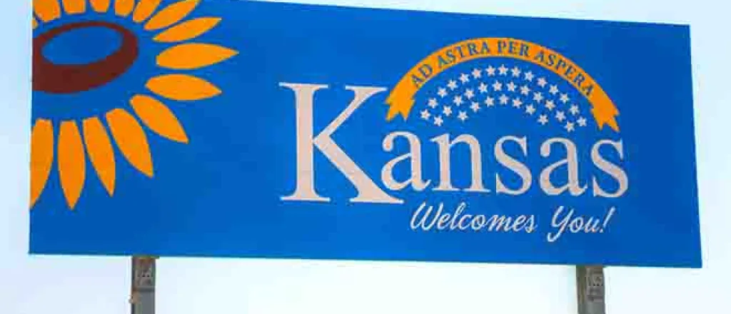 PROMO 64J1 States - Kansas Welcome Sign Sunflower Sky - iStock - AndreyKrav PROMO States - Kansas Welcome Sign Sunflower Sky - iStock - AndreyKrav