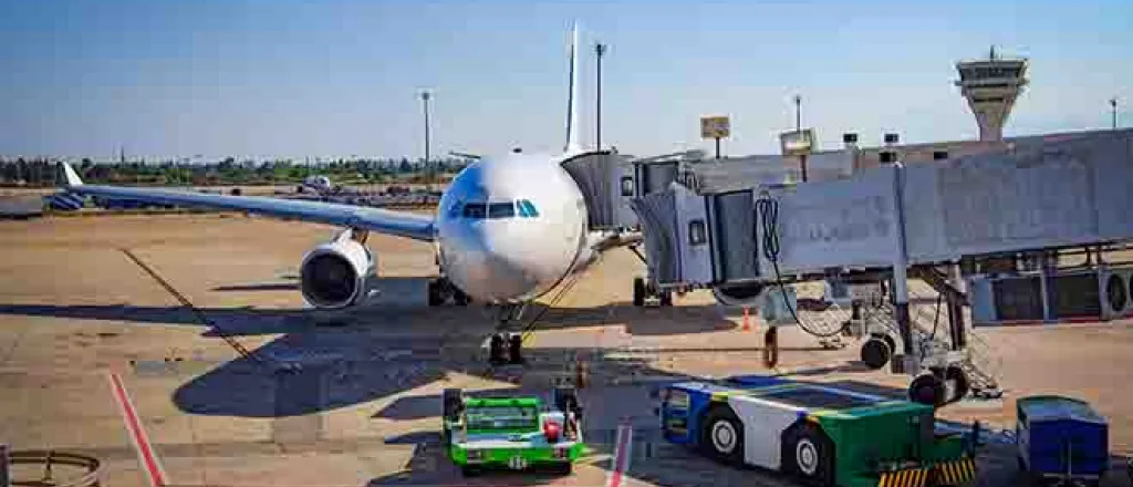 PROMO Transportation - Airplane Airport Terminal - iStock - Dzmitrock87