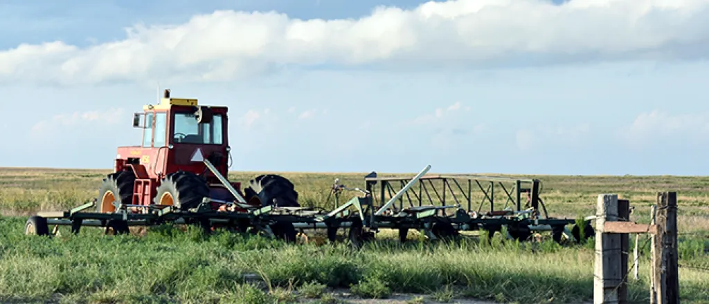 PROMO 660 x 440 Agriculture - Tractor Clouds Field - Chris Sorensen