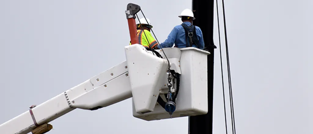 PROMO 660 x 440 Miscellaneous - Power Electric Lineman Repair Pole Line - Chris Sorensen