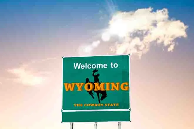 PROMO 64J1 States - Wyoming Sign Welcome - iStock - Lady-Photo PROMO 64J1 States - Wyoming Sign Welcome - iStock - Lady-Photo