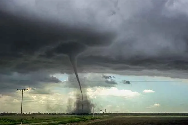 PROMO Weather - Tornado Storm Clouds Severe Thunderstorm - iStock - Meindert van der Haven