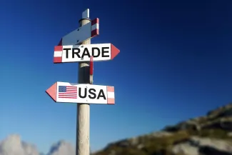 PROMO 64J1 Business - Economy Trade War United States Sign - iStock - Darwel