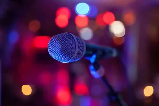 PROMO Entertainment - Microphone Colored Lights - iStock - Igor Ilnitckii