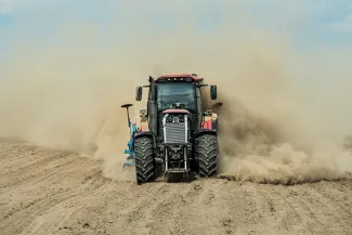PROMO 660 x 440 Agriculture - Tractor Plow Dust Field Drought - iStock - Dmytro Shestakov PROMO 660 x 440 Agriculture - Tractor Plow Dust Field Drought - iStock - Dmytro Shestakov