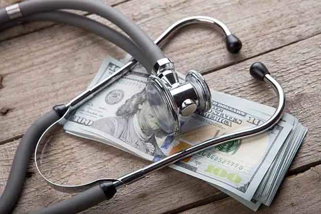 PROMO 64J1 Health - Healthcare Money Stethescope Cash - iStock - Sensay