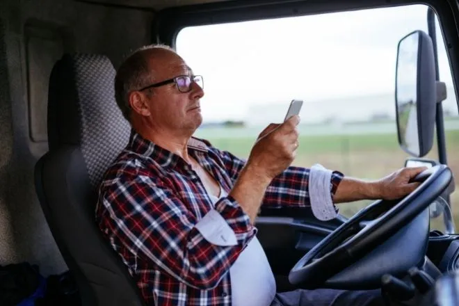 Top Causes of Distracted Driving for Truck Drivers