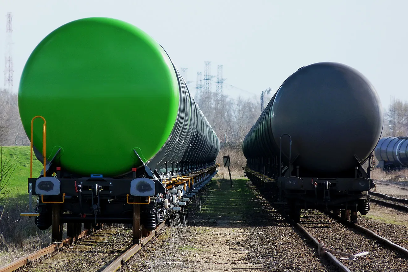 PROMO 64 Transportation - Rail Railroad Tank Cars Track - iStock - Istvan Balough - 1075007640