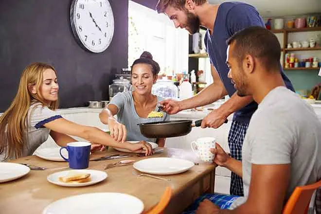 PROMO Food - Cooking Home Kitchen Breakfast People - iStock - monkeybusinessimages