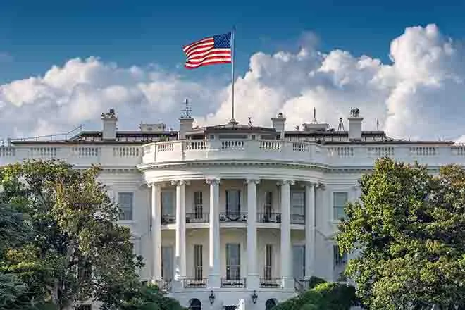 PROMO 64J1 Government - Building White House President Flag Washington DC - iStock - lucky-photographer