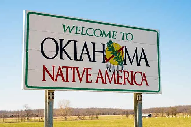 PROMO 64J1 Miscellaneous - Oklahoma Welcome Sign Native America Tribe Tribal - iStock - jaflippo