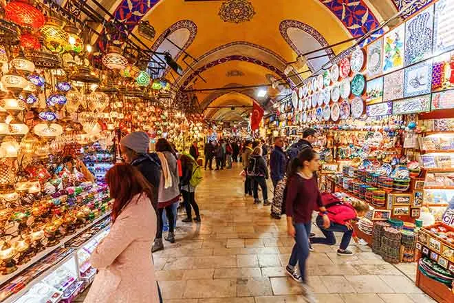 PROMO People - Market Bazaar Shopping - iStock - chris-mueller