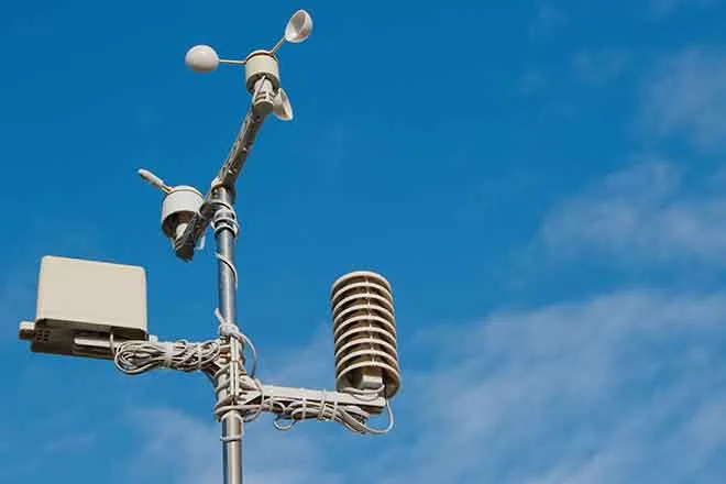 PROMO Weather - Station Wind Speed Direction Rain Temperature - iStock - Simon J Beer