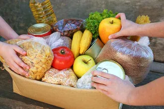 PROMO 64J1 Miscellaneous - Food Basket Donation Box Hands Welfare People - iStock - Mukhina1