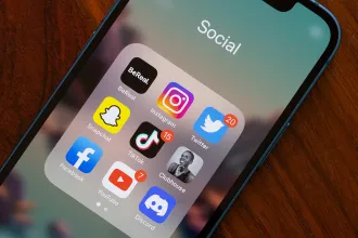 PROMO Media - Cell Phone Social Media Icons - iStock - hapabapa